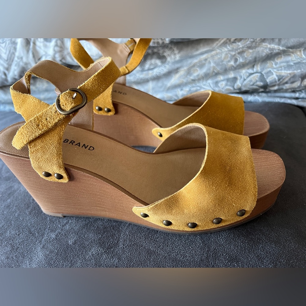 Lucky Brand Zashti Suede Leather Wooden Wedge Sandals Nailheads - Golden Yellow